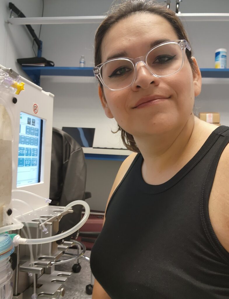 Janna Dominguez in lab working with Women Field Engineers 