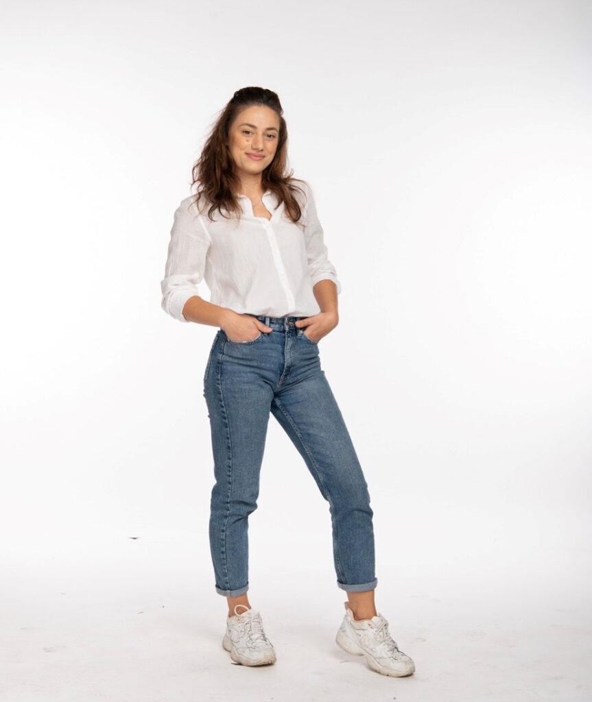 An image of Luiza Culeasca in jeans
