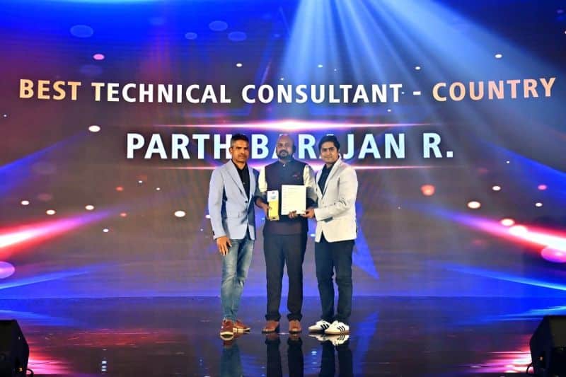 Parthibarajan_Ramachandran with Best Technical Consultant Zeiss India award