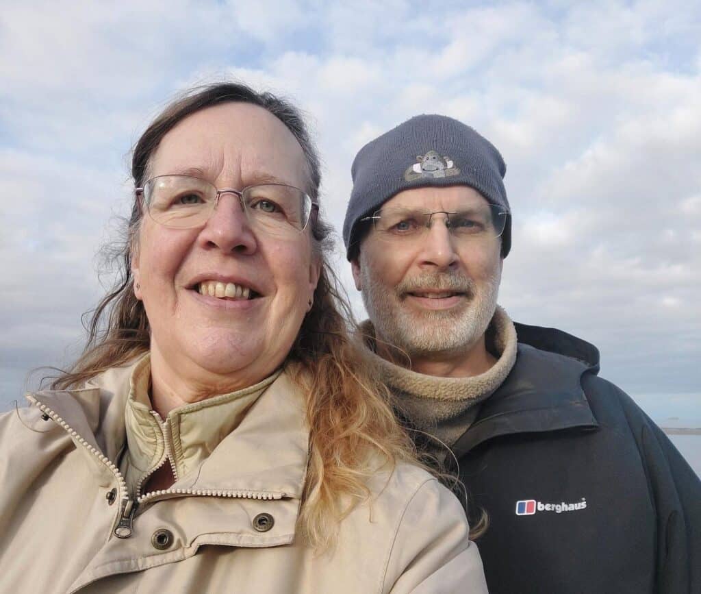 Tim Robertson and Caroline Gregory The Field Engineer