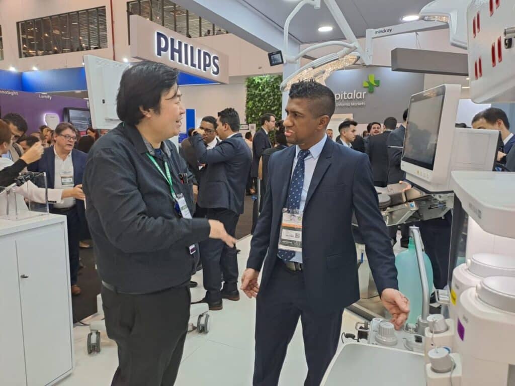 Antonio Marcos Soares Santos customer support engineer at a trade show