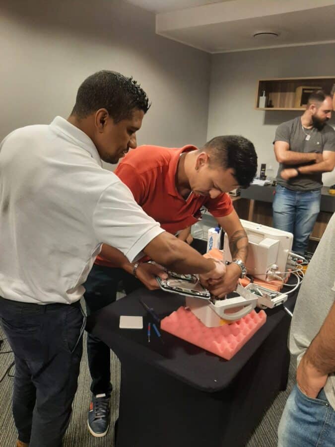 Antonio Marcos Soares Santos customer support engineer training engineers