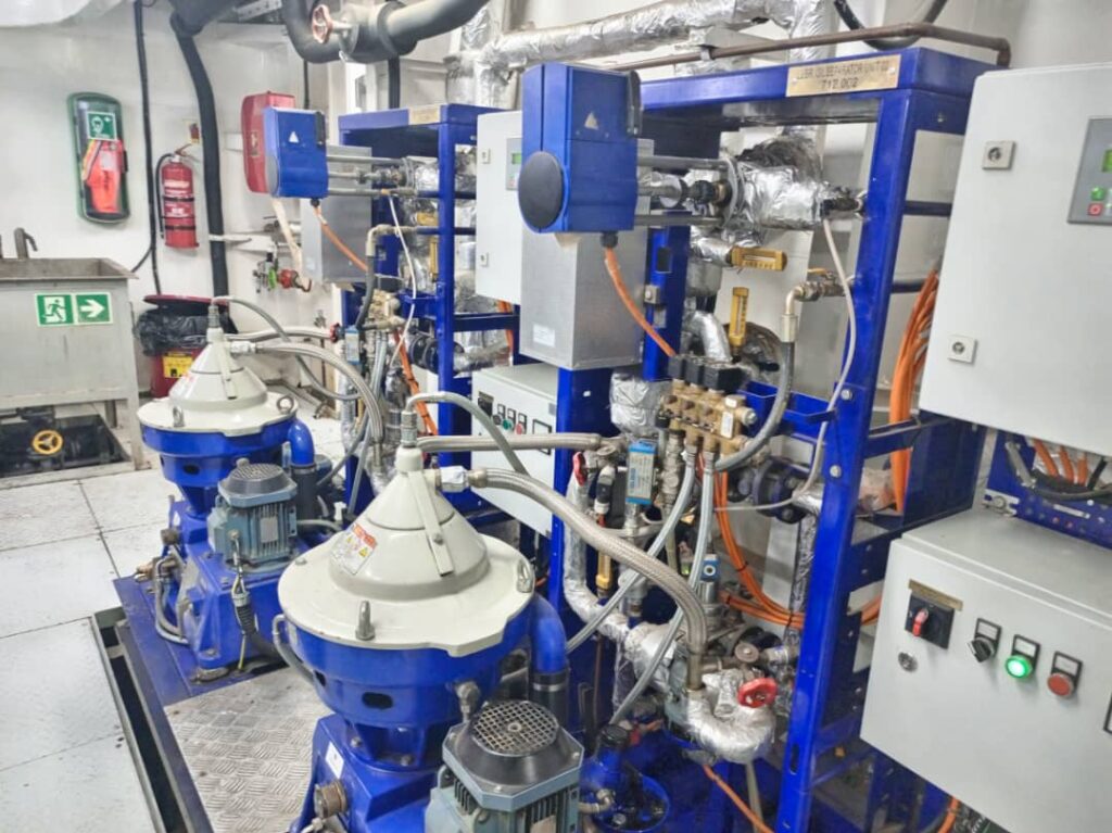 Purifier to use onboard ship