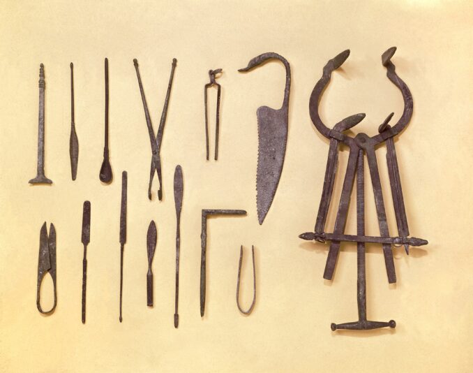 L0012385 Graeco-Roman surgical instruments.